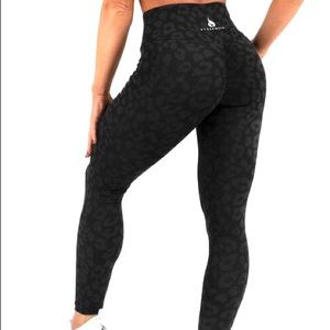 Ryderwear Scrunch Bum Black Leopard leggings